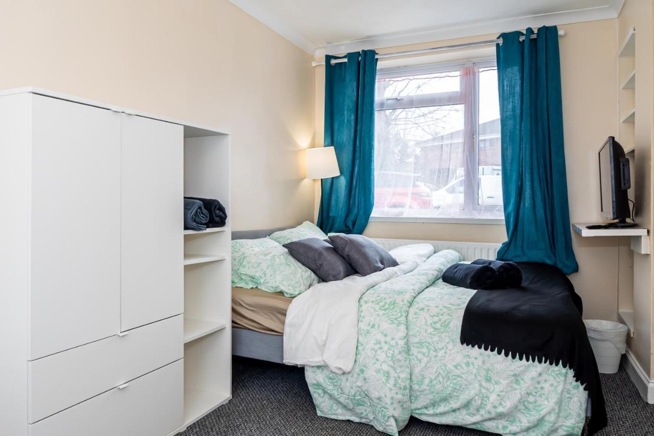 Shirley House 3, Guest House, Self Catering, Self Check In With Smart Locks, Use Of Fully Equipped Kitchen, Close To City Centre, Ideal For Longer Stays, Walking Distance To Bat, 20 Min Drive To Fawley Refinery, Excellent Transport Links サウサンプトン エクステリア 写真