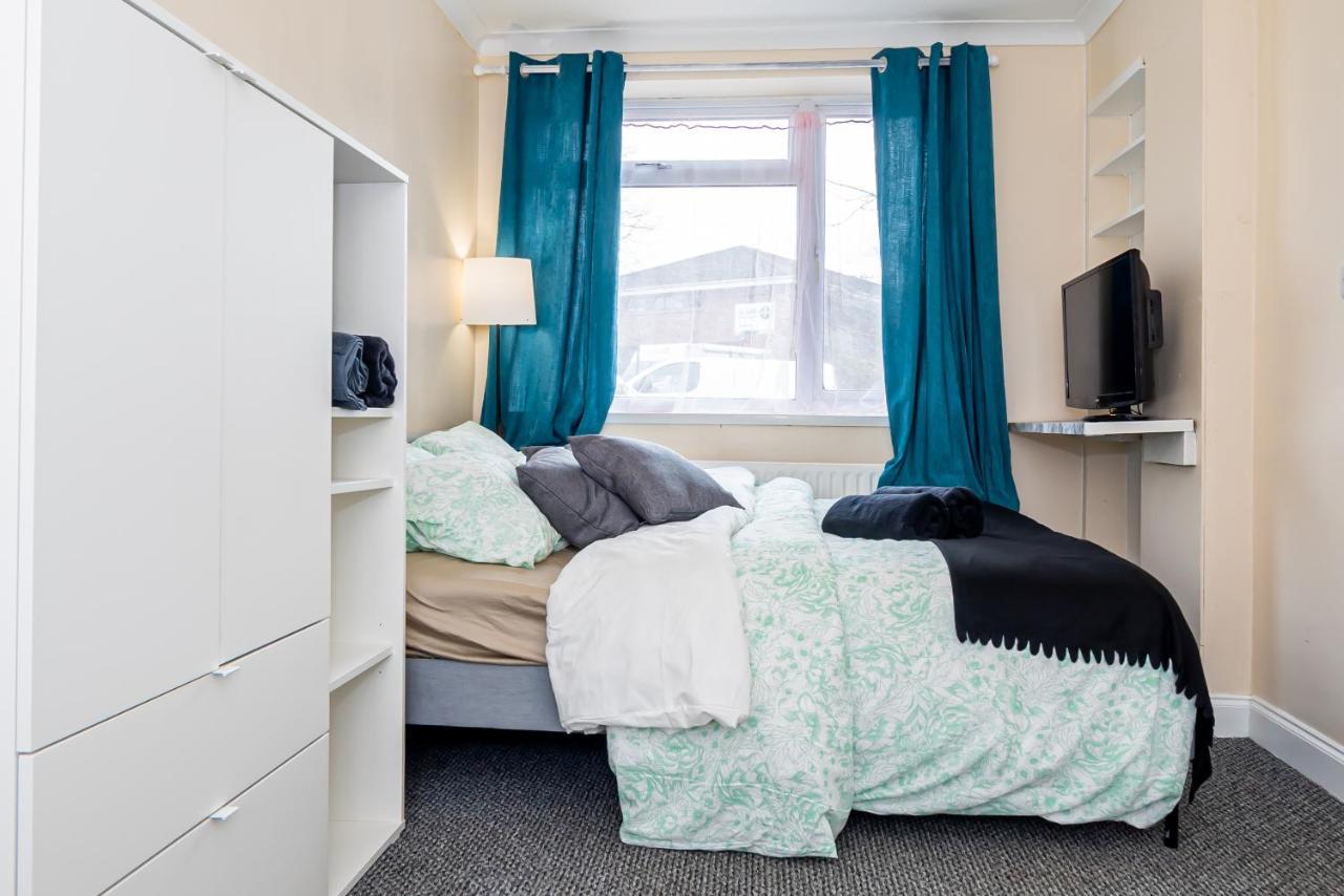 Shirley House 3, Guest House, Self Catering, Self Check In With Smart Locks, Use Of Fully Equipped Kitchen, Close To City Centre, Ideal For Longer Stays, Walking Distance To Bat, 20 Min Drive To Fawley Refinery, Excellent Transport Links サウサンプトン エクステリア 写真