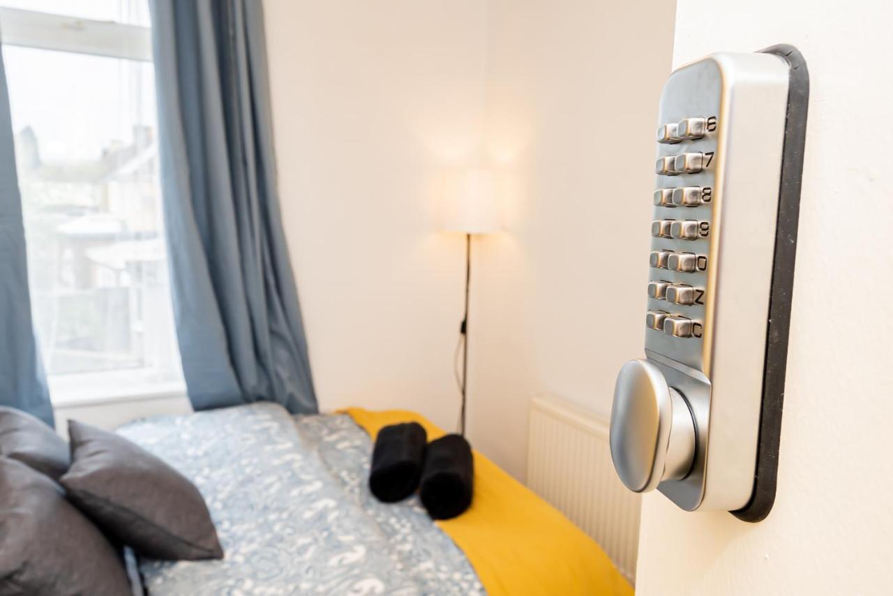 Shirley House 3, Guest House, Self Catering, Self Check In With Smart Locks, Use Of Fully Equipped Kitchen, Close To City Centre, Ideal For Longer Stays, Walking Distance To Bat, 20 Min Drive To Fawley Refinery, Excellent Transport Links サウサンプトン エクステリア 写真