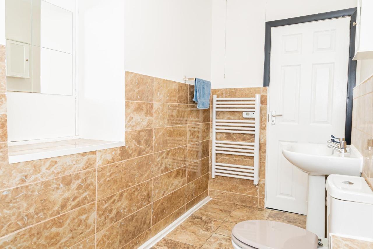 Shirley House 3, Guest House, Self Catering, Self Check In With Smart Locks, Use Of Fully Equipped Kitchen, Close To City Centre, Ideal For Longer Stays, Walking Distance To Bat, 20 Min Drive To Fawley Refinery, Excellent Transport Links サウサンプトン エクステリア 写真