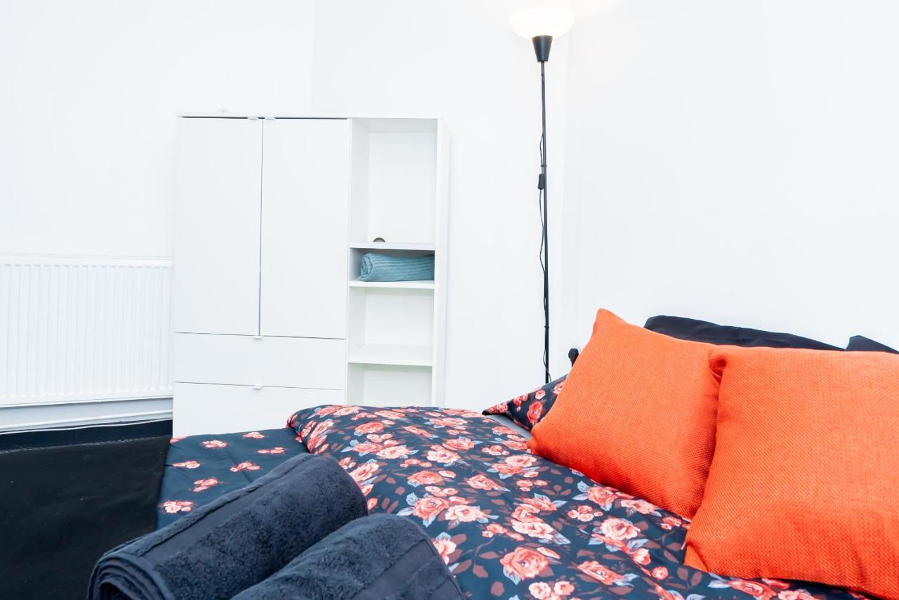 Shirley House 3, Guest House, Self Catering, Self Check In With Smart Locks, Use Of Fully Equipped Kitchen, Close To City Centre, Ideal For Longer Stays, Walking Distance To Bat, 20 Min Drive To Fawley Refinery, Excellent Transport Links サウサンプトン エクステリア 写真
