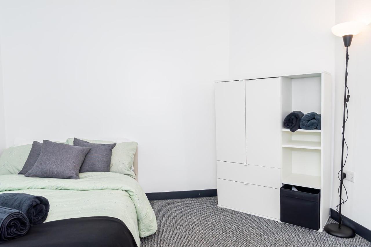 Shirley House 3, Guest House, Self Catering, Self Check In With Smart Locks, Use Of Fully Equipped Kitchen, Close To City Centre, Ideal For Longer Stays, Walking Distance To Bat, 20 Min Drive To Fawley Refinery, Excellent Transport Links サウサンプトン エクステリア 写真