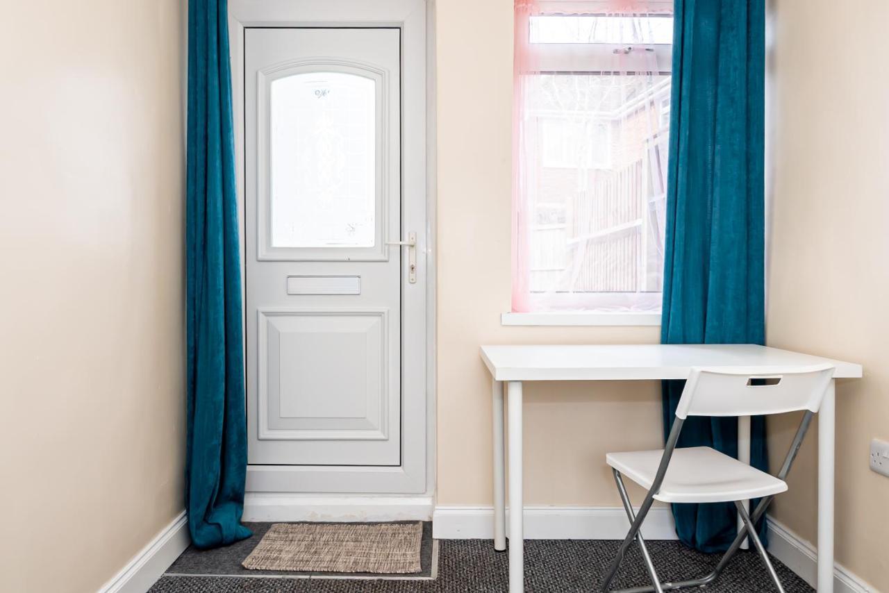 Shirley House 3, Guest House, Self Catering, Self Check In With Smart Locks, Use Of Fully Equipped Kitchen, Close To City Centre, Ideal For Longer Stays, Walking Distance To Bat, 20 Min Drive To Fawley Refinery, Excellent Transport Links サウサンプトン エクステリア 写真