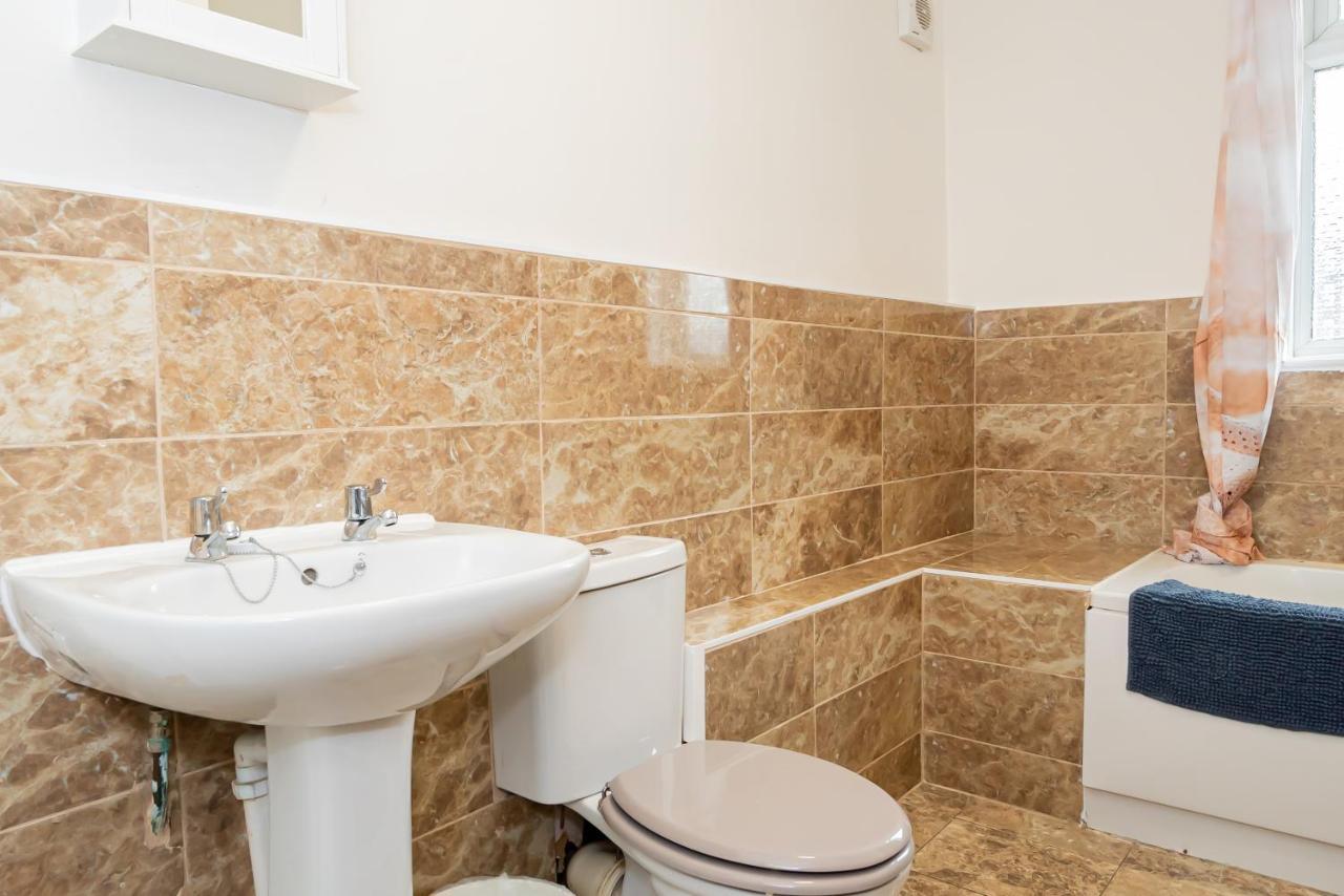 Shirley House 3, Guest House, Self Catering, Self Check In With Smart Locks, Use Of Fully Equipped Kitchen, Close To City Centre, Ideal For Longer Stays, Walking Distance To Bat, 20 Min Drive To Fawley Refinery, Excellent Transport Links サウサンプトン エクステリア 写真