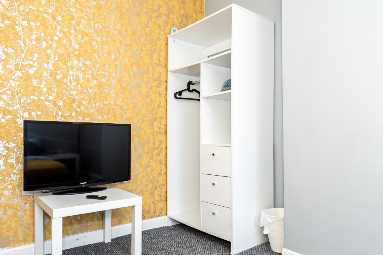 Shirley House 3, Guest House, Self Catering, Self Check In With Smart Locks, Use Of Fully Equipped Kitchen, Close To City Centre, Ideal For Longer Stays, Walking Distance To Bat, 20 Min Drive To Fawley Refinery, Excellent Transport Links サウサンプトン エクステリア 写真