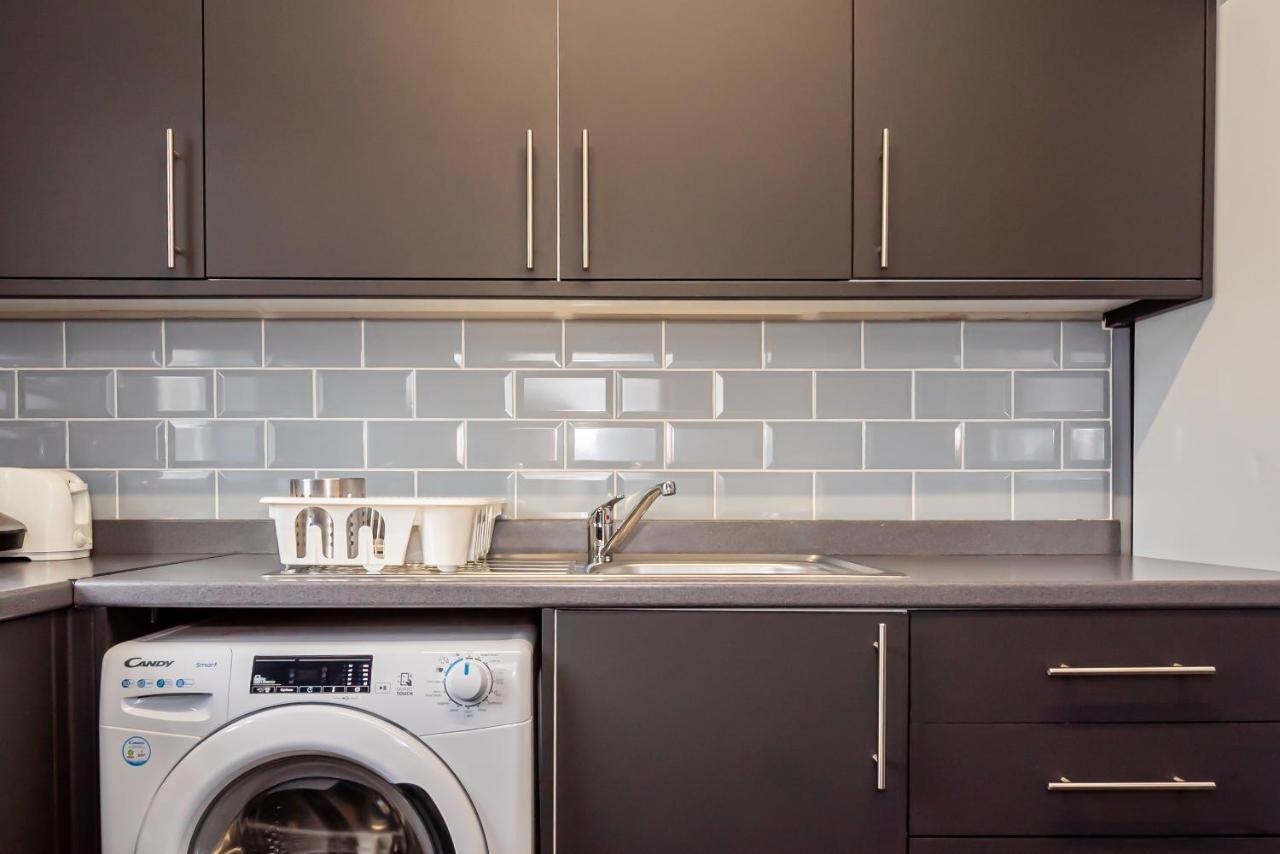 Shirley House 3, Guest House, Self Catering, Self Check In With Smart Locks, Use Of Fully Equipped Kitchen, Close To City Centre, Ideal For Longer Stays, Walking Distance To Bat, 20 Min Drive To Fawley Refinery, Excellent Transport Links サウサンプトン エクステリア 写真