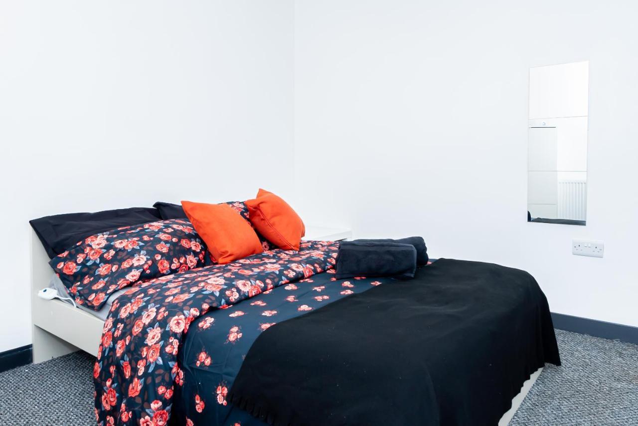 Shirley House 3, Guest House, Self Catering, Self Check In With Smart Locks, Use Of Fully Equipped Kitchen, Close To City Centre, Ideal For Longer Stays, Walking Distance To Bat, 20 Min Drive To Fawley Refinery, Excellent Transport Links サウサンプトン エクステリア 写真