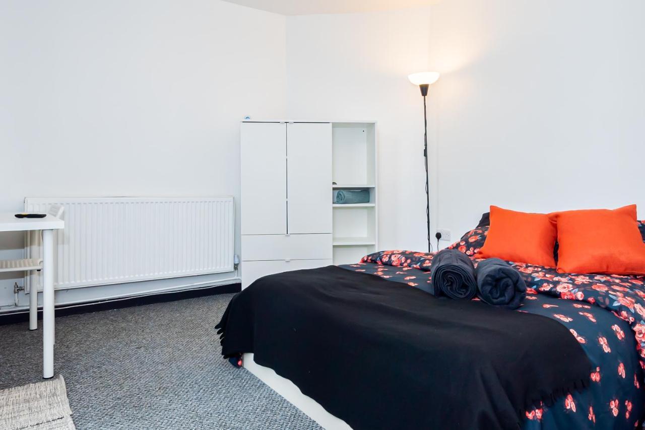 Shirley House 3, Guest House, Self Catering, Self Check In With Smart Locks, Use Of Fully Equipped Kitchen, Close To City Centre, Ideal For Longer Stays, Walking Distance To Bat, 20 Min Drive To Fawley Refinery, Excellent Transport Links サウサンプトン エクステリア 写真