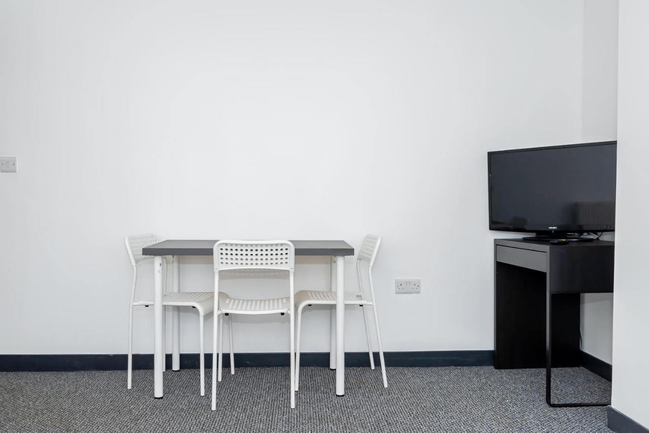 Shirley House 3, Guest House, Self Catering, Self Check In With Smart Locks, Use Of Fully Equipped Kitchen, Close To City Centre, Ideal For Longer Stays, Walking Distance To Bat, 20 Min Drive To Fawley Refinery, Excellent Transport Links サウサンプトン エクステリア 写真
