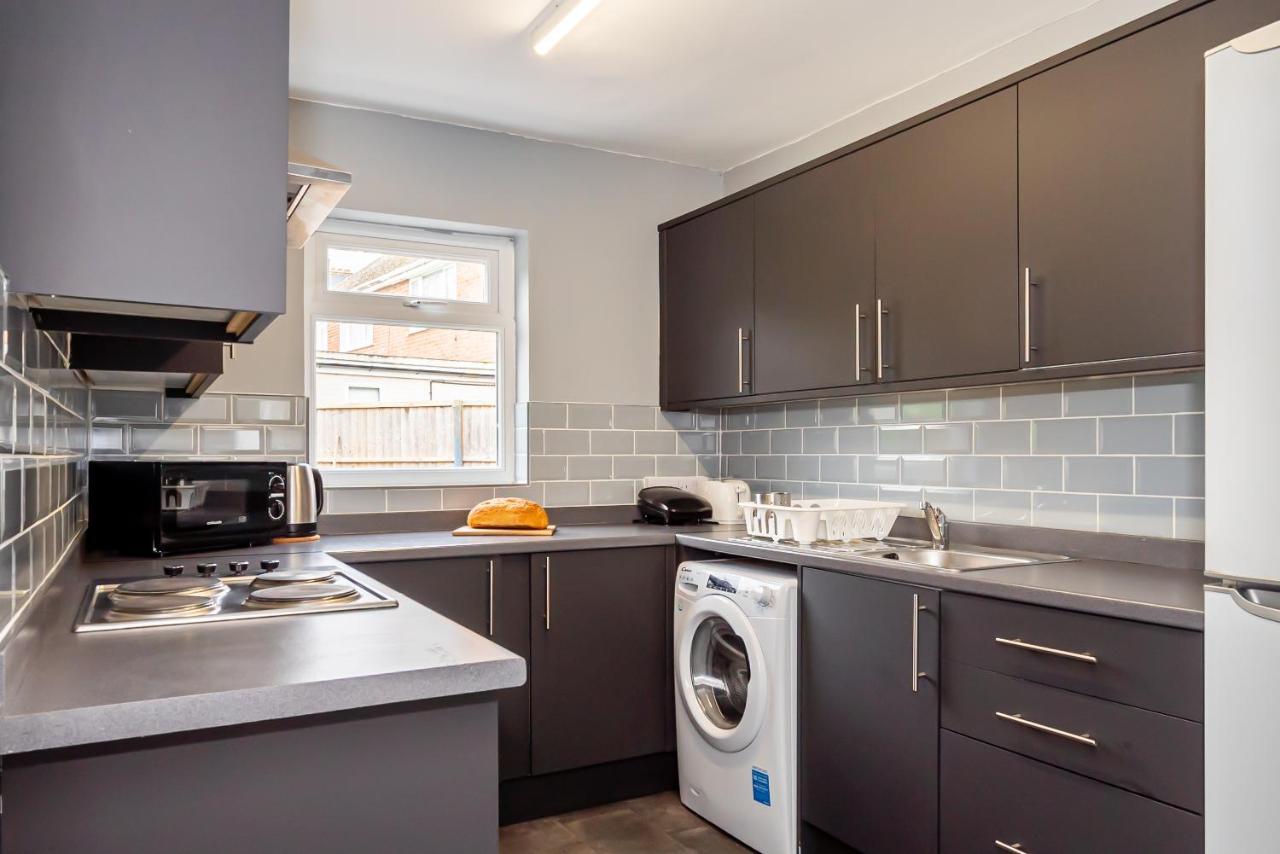 Shirley House 3, Guest House, Self Catering, Self Check In With Smart Locks, Use Of Fully Equipped Kitchen, Close To City Centre, Ideal For Longer Stays, Walking Distance To Bat, 20 Min Drive To Fawley Refinery, Excellent Transport Links サウサンプトン エクステリア 写真