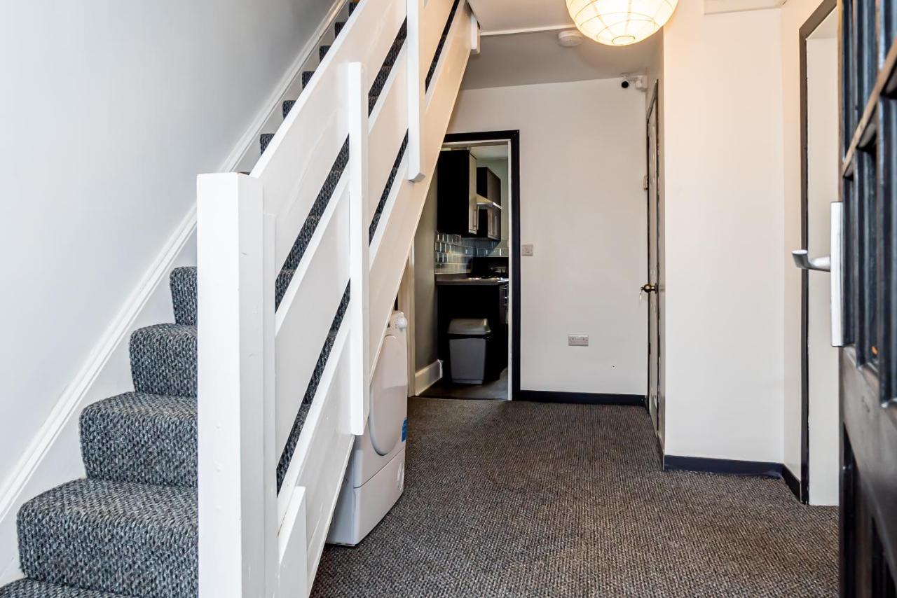 Shirley House 3, Guest House, Self Catering, Self Check In With Smart Locks, Use Of Fully Equipped Kitchen, Close To City Centre, Ideal For Longer Stays, Walking Distance To Bat, 20 Min Drive To Fawley Refinery, Excellent Transport Links サウサンプトン エクステリア 写真