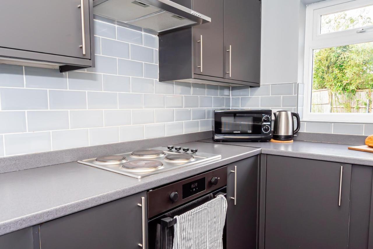 Shirley House 3, Guest House, Self Catering, Self Check In With Smart Locks, Use Of Fully Equipped Kitchen, Close To City Centre, Ideal For Longer Stays, Walking Distance To Bat, 20 Min Drive To Fawley Refinery, Excellent Transport Links サウサンプトン エクステリア 写真