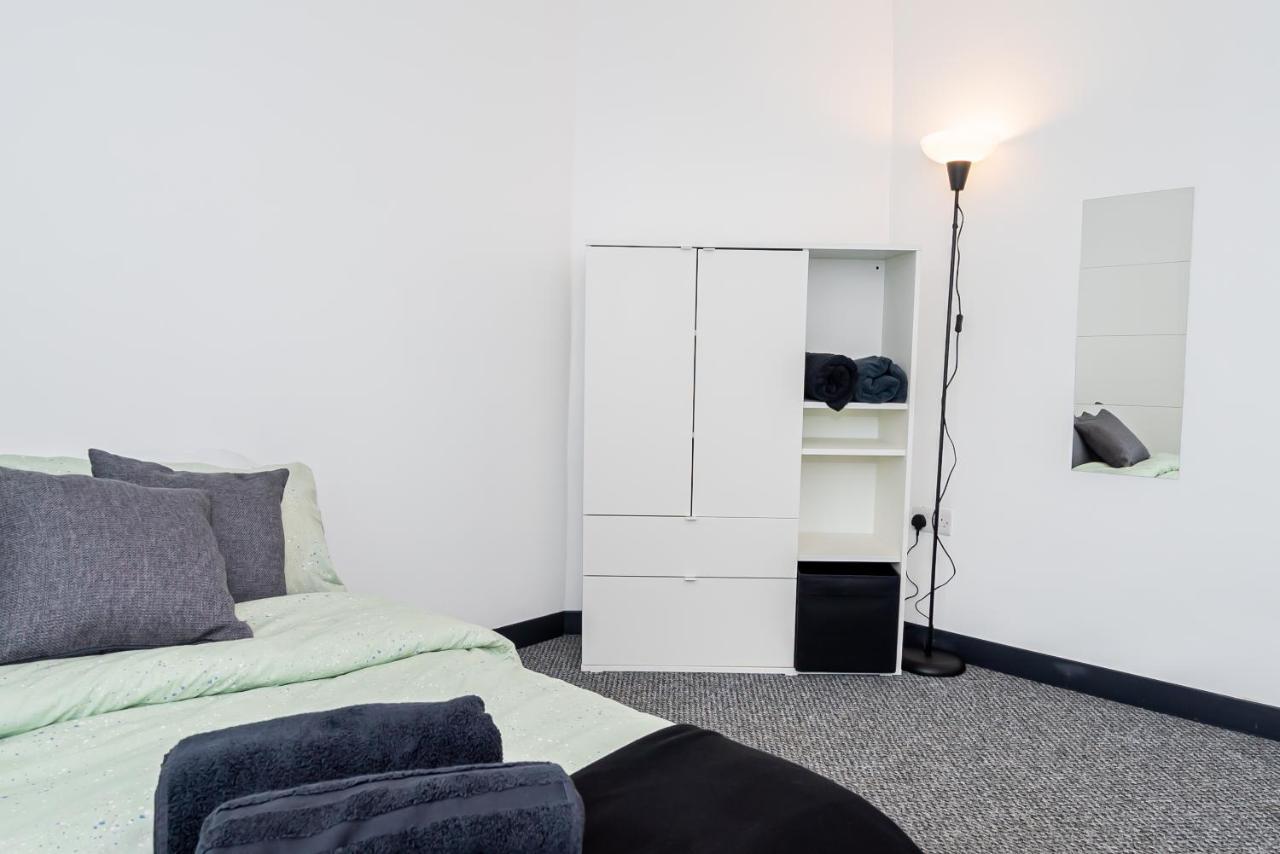 Shirley House 3, Guest House, Self Catering, Self Check In With Smart Locks, Use Of Fully Equipped Kitchen, Close To City Centre, Ideal For Longer Stays, Walking Distance To Bat, 20 Min Drive To Fawley Refinery, Excellent Transport Links サウサンプトン エクステリア 写真