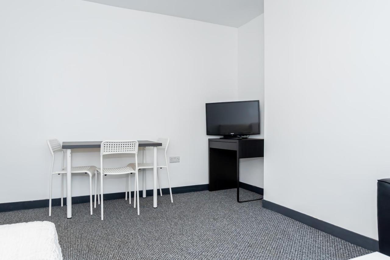 Shirley House 3, Guest House, Self Catering, Self Check In With Smart Locks, Use Of Fully Equipped Kitchen, Close To City Centre, Ideal For Longer Stays, Walking Distance To Bat, 20 Min Drive To Fawley Refinery, Excellent Transport Links サウサンプトン エクステリア 写真