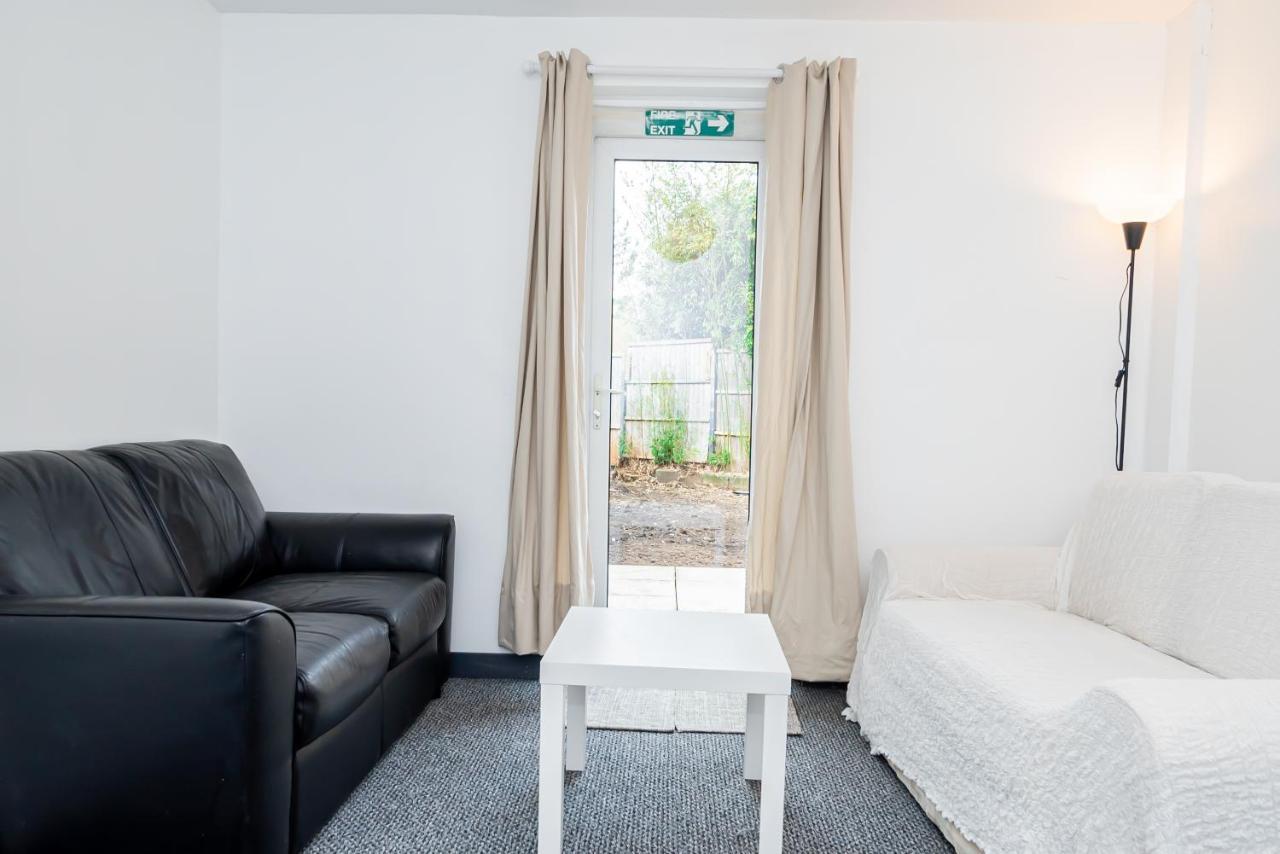 Shirley House 3, Guest House, Self Catering, Self Check In With Smart Locks, Use Of Fully Equipped Kitchen, Close To City Centre, Ideal For Longer Stays, Walking Distance To Bat, 20 Min Drive To Fawley Refinery, Excellent Transport Links サウサンプトン エクステリア 写真