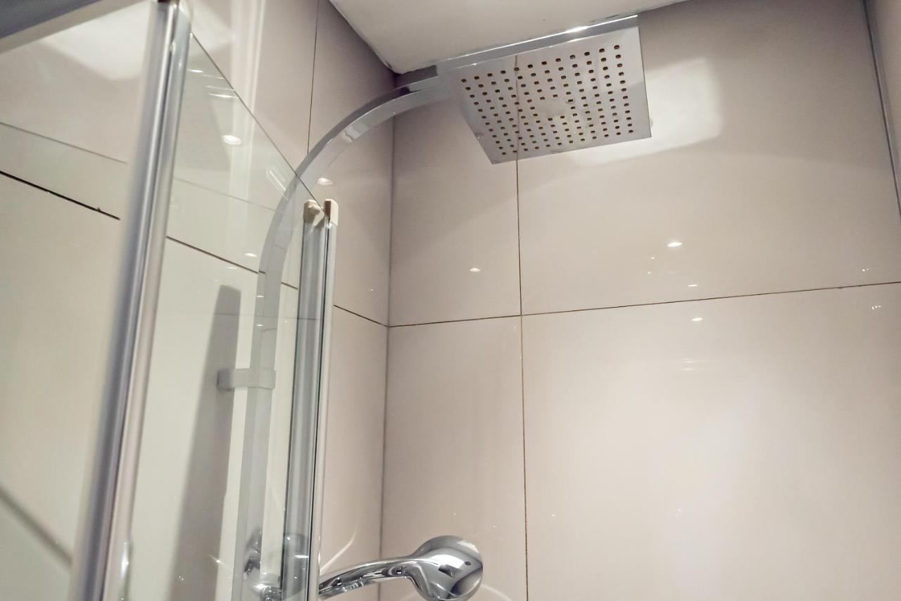 Shirley House 3, Guest House, Self Catering, Self Check In With Smart Locks, Use Of Fully Equipped Kitchen, Close To City Centre, Ideal For Longer Stays, Walking Distance To Bat, 20 Min Drive To Fawley Refinery, Excellent Transport Links サウサンプトン エクステリア 写真