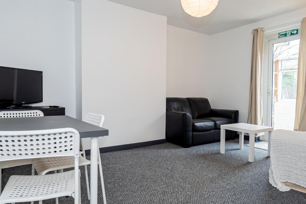 Shirley House 3, Guest House, Self Catering, Self Check In With Smart Locks, Use Of Fully Equipped Kitchen, Close To City Centre, Ideal For Longer Stays, Walking Distance To Bat, 20 Min Drive To Fawley Refinery, Excellent Transport Links サウサンプトン エクステリア 写真