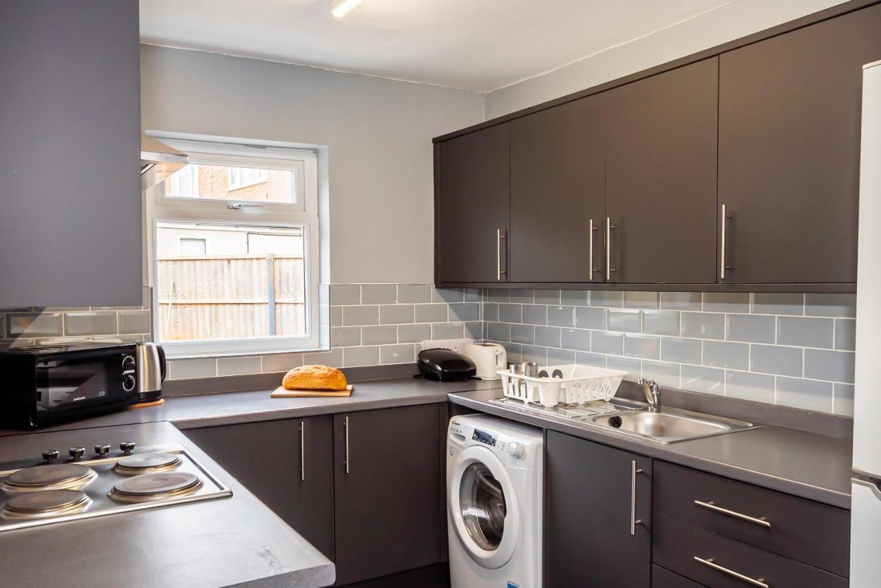 Shirley House 3, Guest House, Self Catering, Self Check In With Smart Locks, Use Of Fully Equipped Kitchen, Close To City Centre, Ideal For Longer Stays, Walking Distance To Bat, 20 Min Drive To Fawley Refinery, Excellent Transport Links サウサンプトン エクステリア 写真